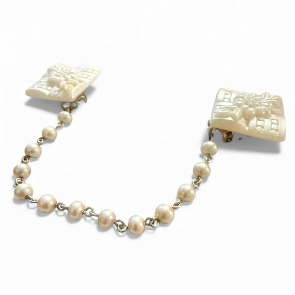 1950’s Vintage Pearl Chain Sweater Clip with Carved Pearlescant Clips, 8” Long